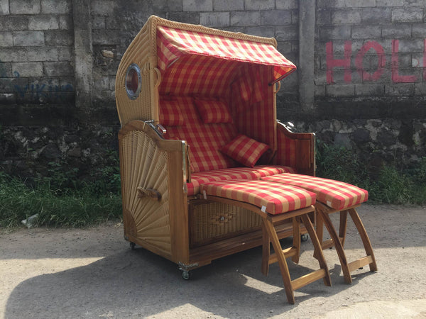 Traditional Teak Strandkorb with Bull Eye