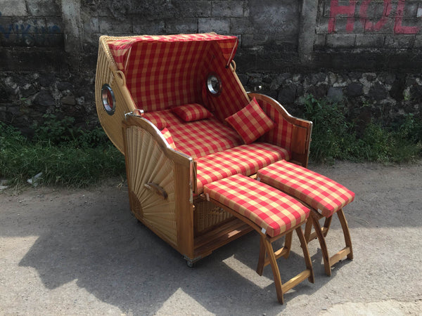 Traditional Teak Strandkorb with Bull Eye