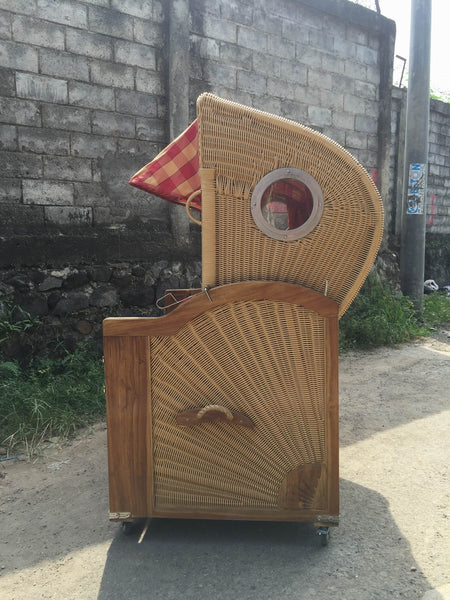 Traditional Teak Strandkorb with Bull Eye